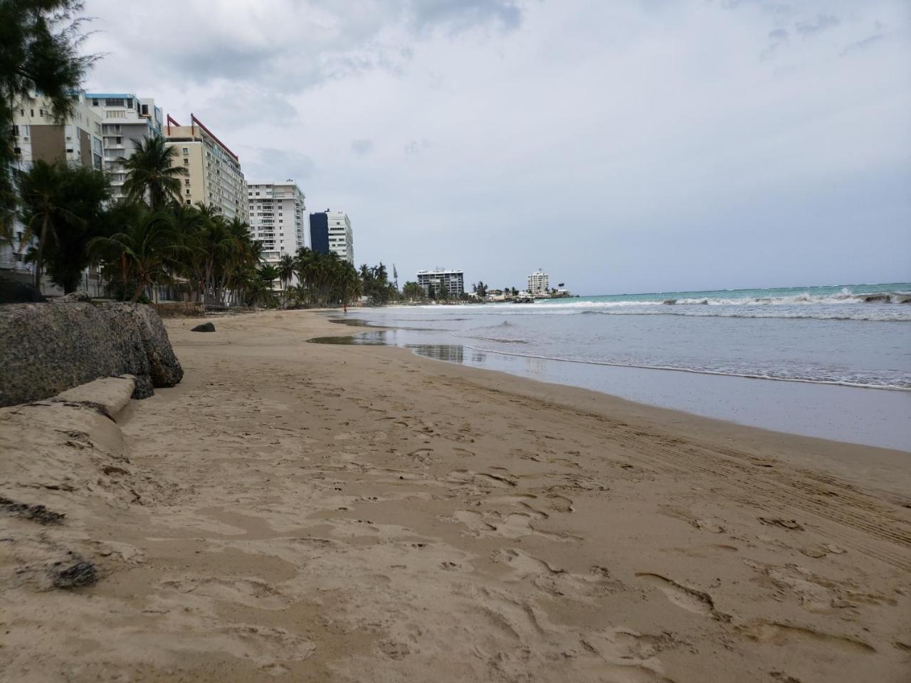 Beach Front Apt Isla Verde 3 Appartamento San Juan Esterno foto