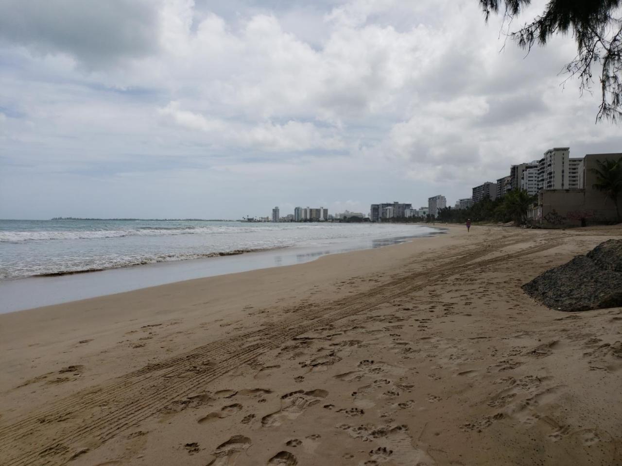Beach Front Apt Isla Verde 3 Appartamento San Juan Esterno foto
